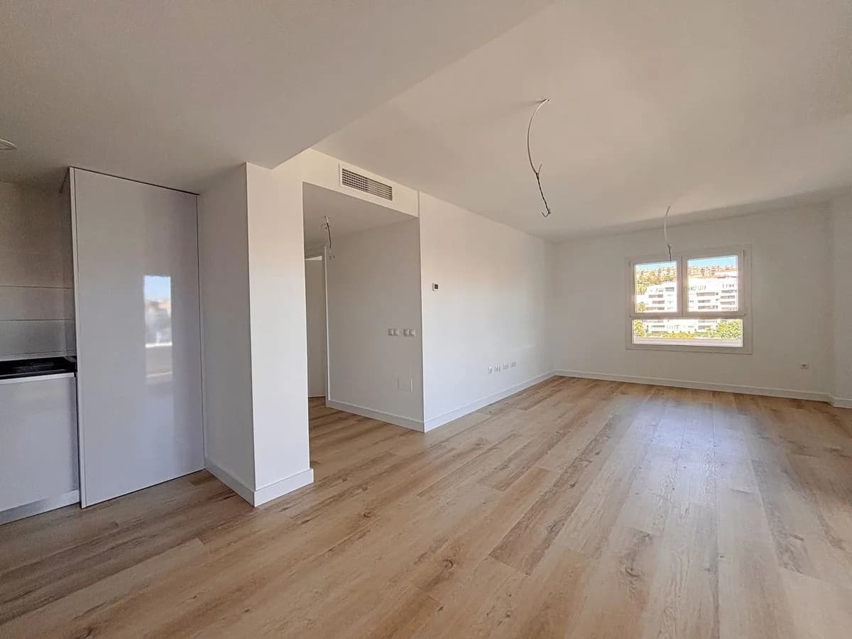 3 Bedroom Middle Floor Apartment for Sale in Nueva Andalucía, Málaga - Image 7