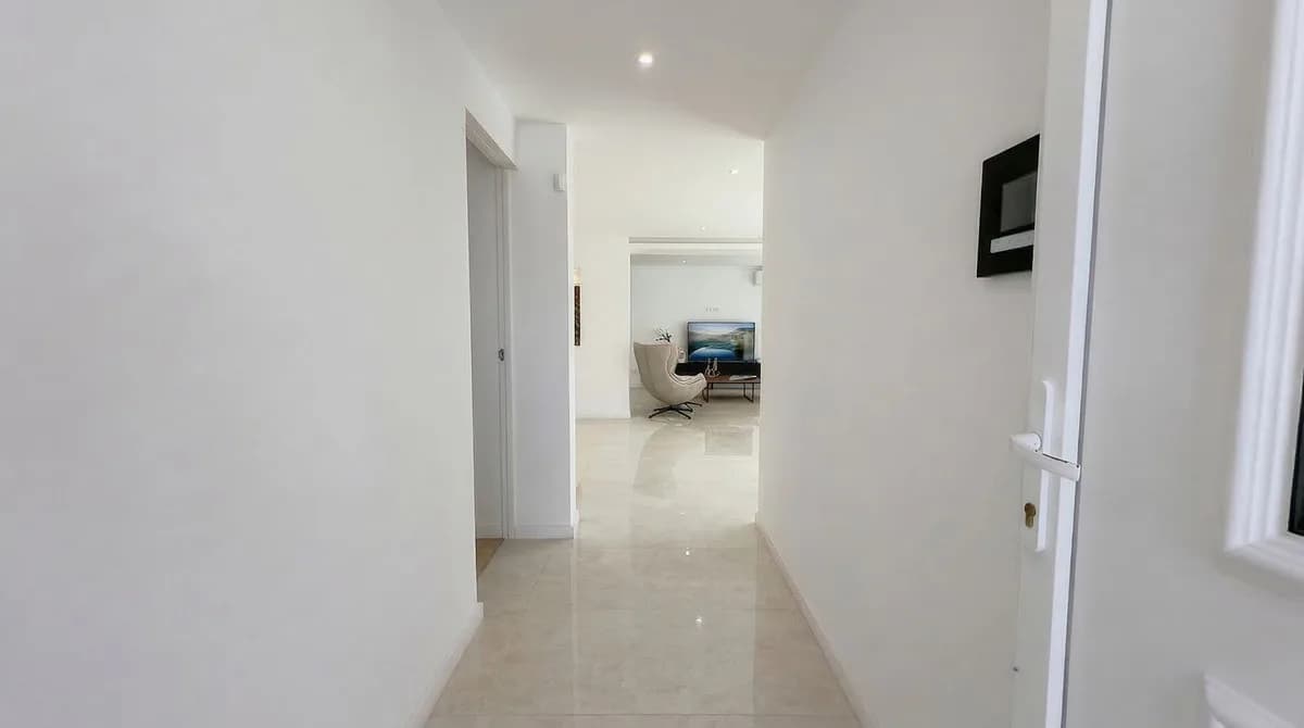 3 Bedroom Semi-Detached House for Sale in Calahonda, Málaga - Image 6