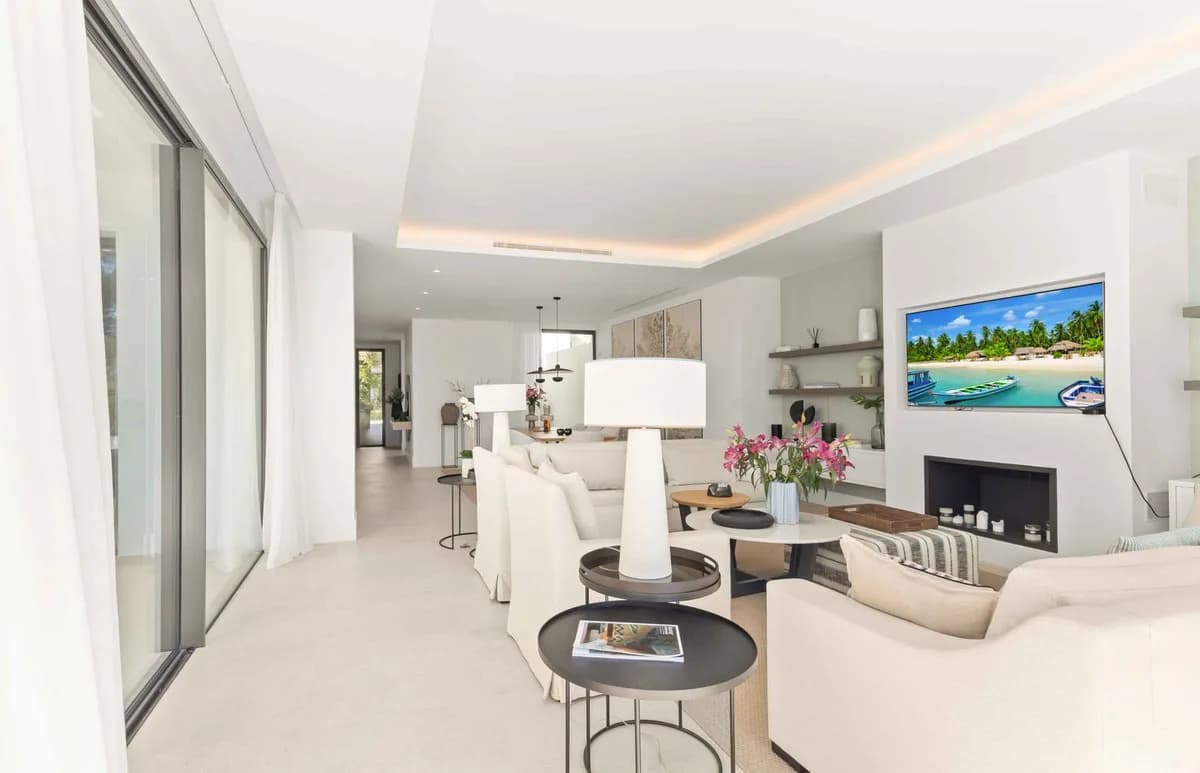 5 Bedroom Detached Villa for Sale in San Pedro de Alcántara, Málaga - Image 9