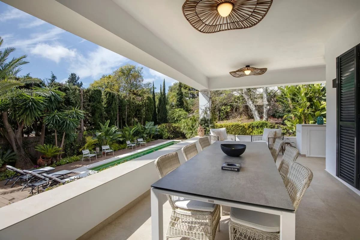 5 Bedroom Detached Villa for Sale in The Golden Mile, Málaga - Image 4