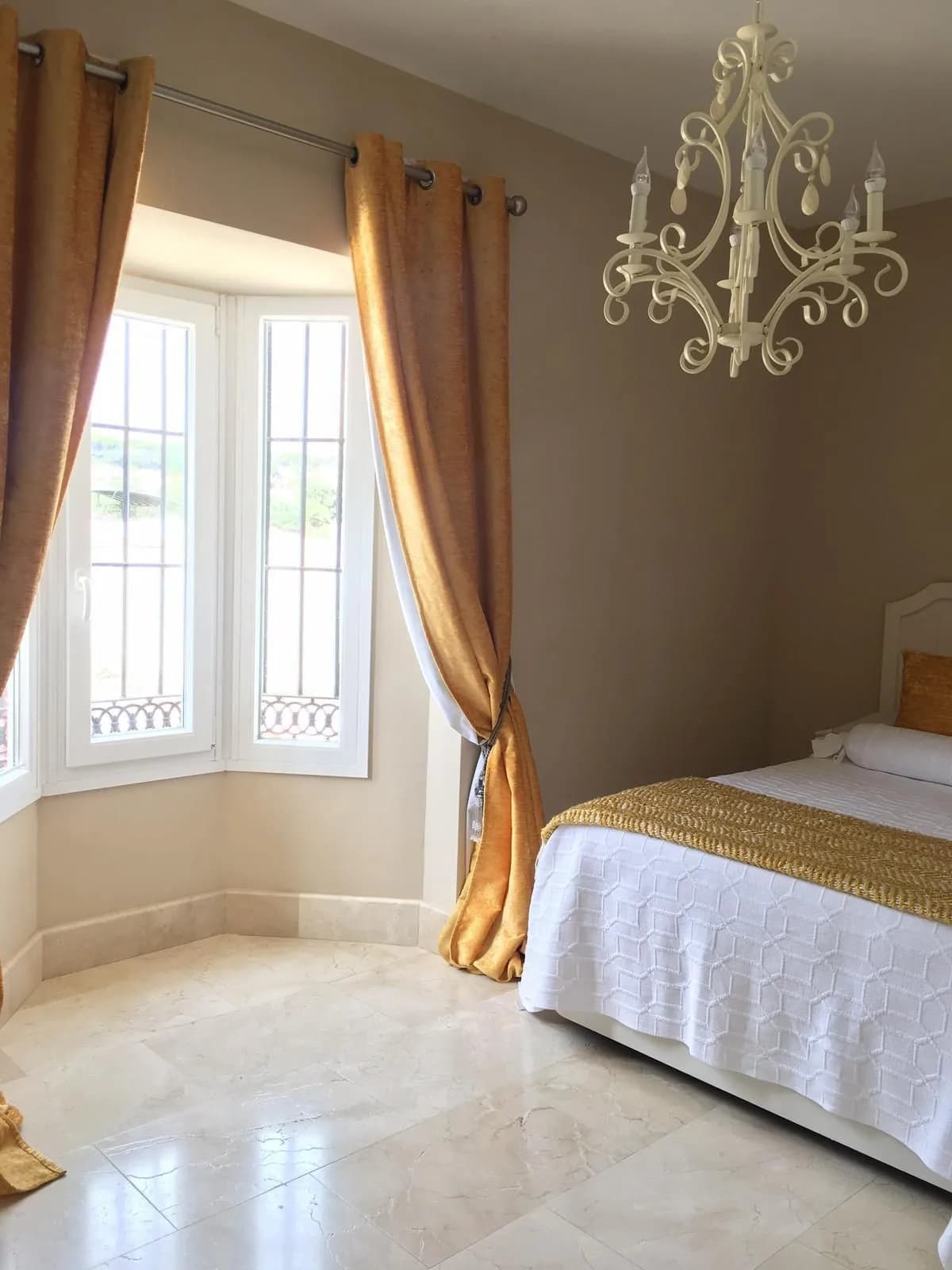 5 Bedroom Detached Villa for Sale in San Roque, Cádiz - Image 6