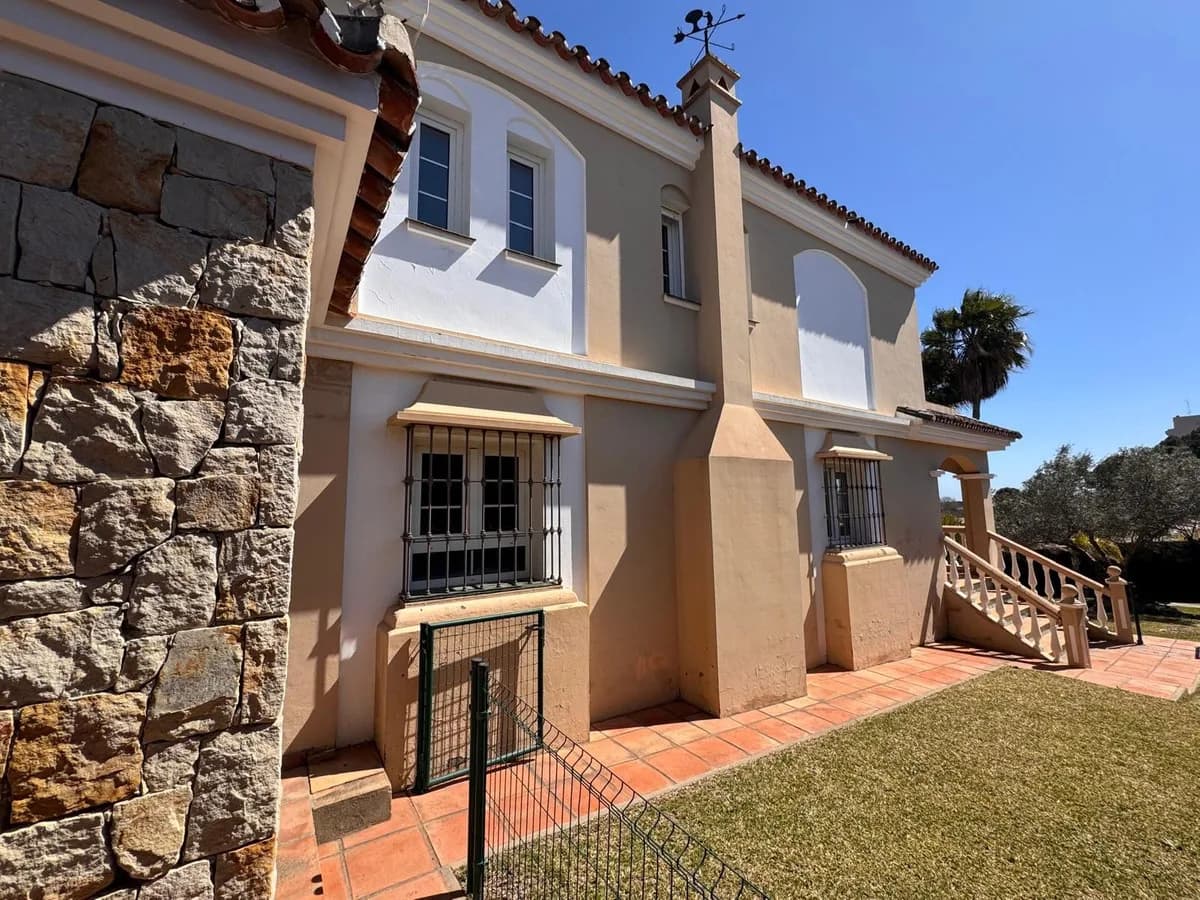 4 Bedroom Detached Villa for Sale in Estepona, Málaga - Image 2