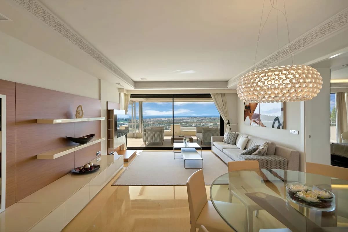 3 Bedroom Middle Floor Apartment for Sale in Nueva Andalucía, Málaga