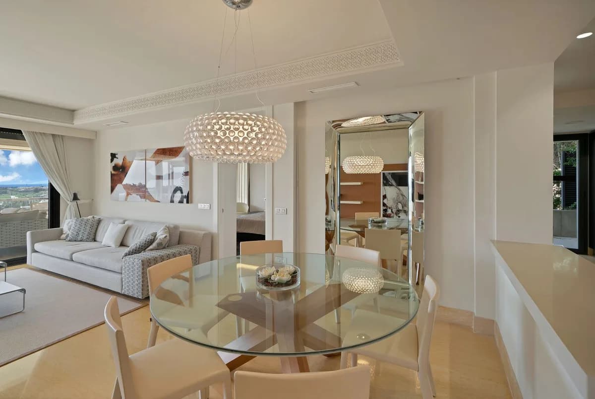 3 Bedroom Middle Floor Apartment for Sale in Nueva Andalucía, Málaga - Image 2