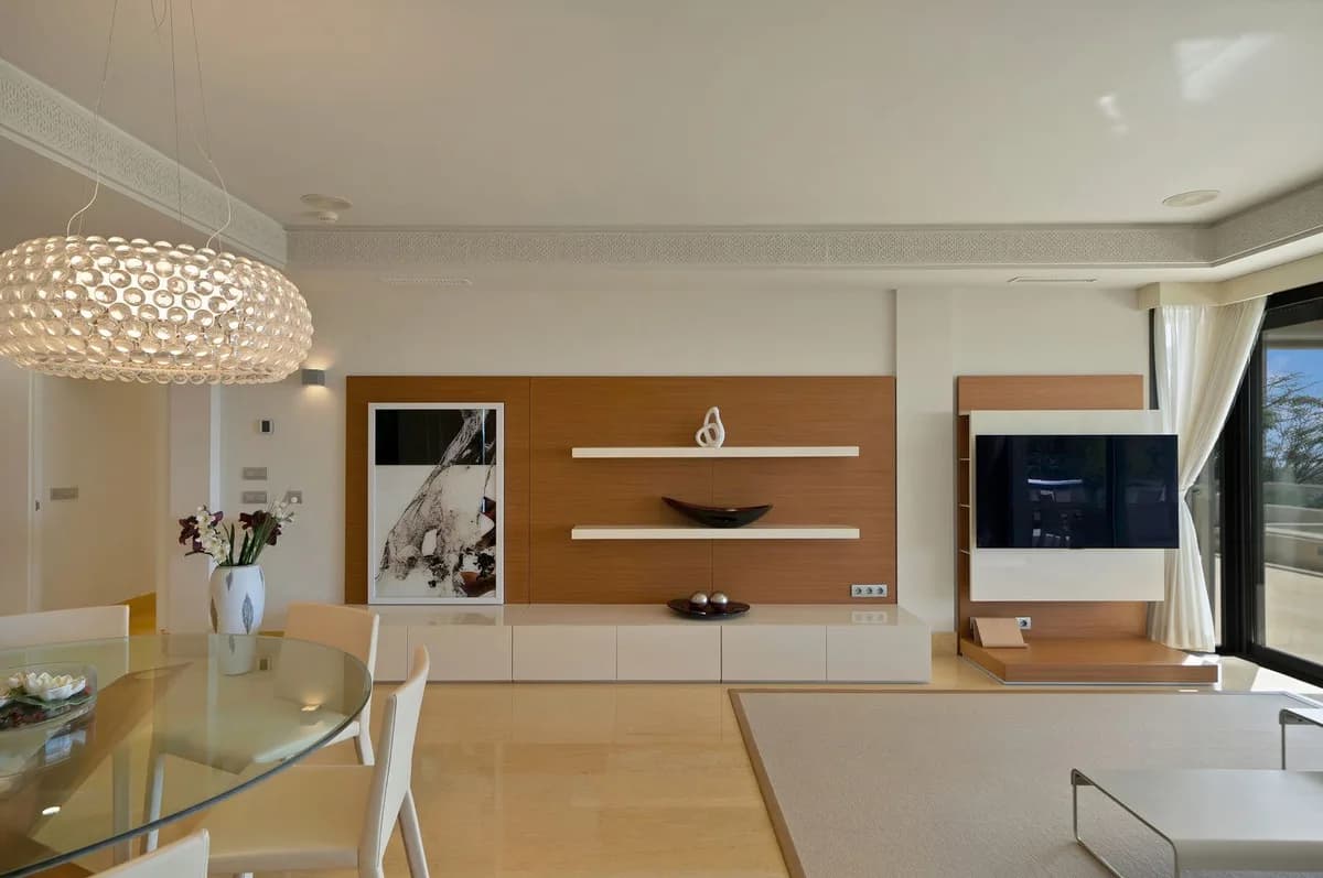 3 Bedroom Middle Floor Apartment for Sale in Nueva Andalucía, Málaga - Image 3