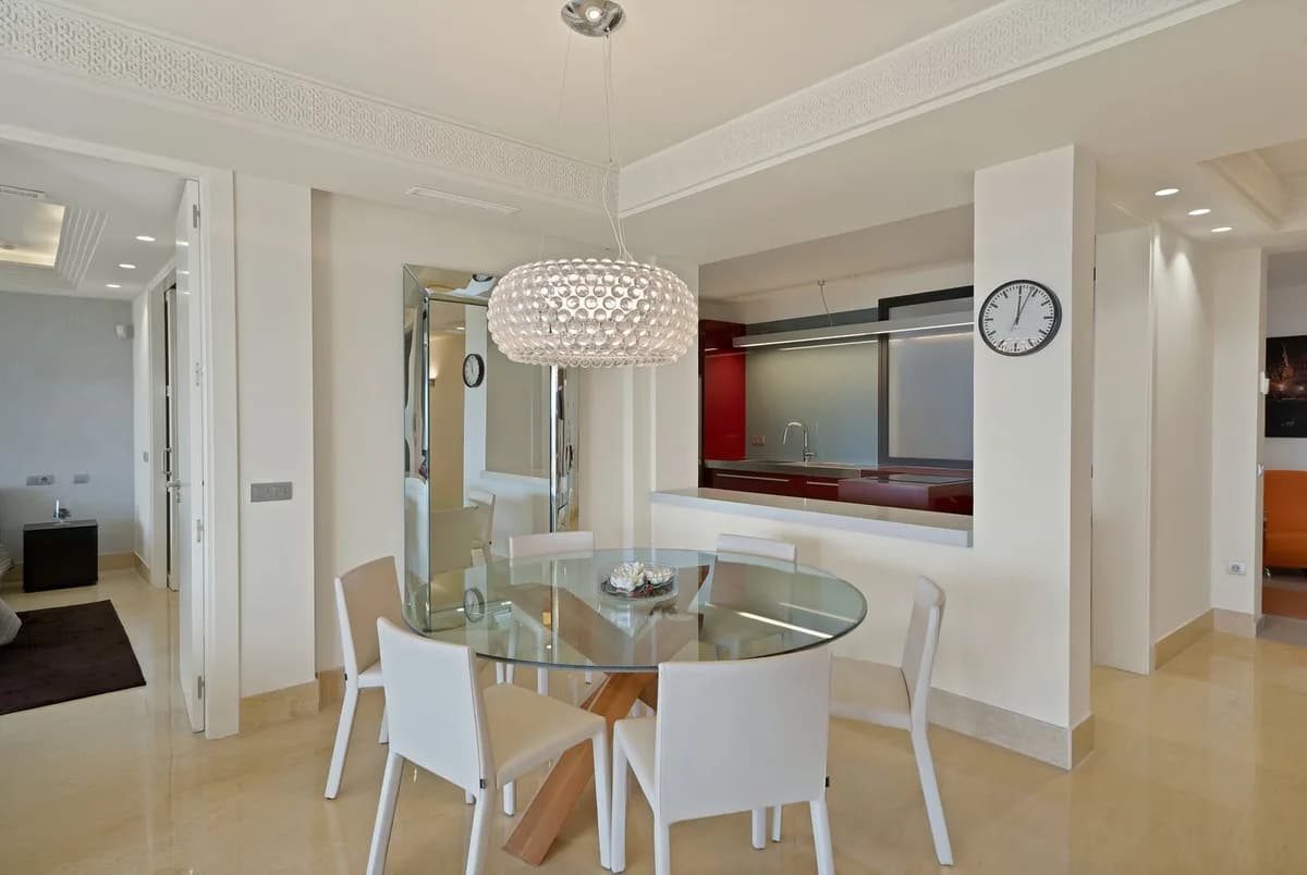 3 Bedroom Middle Floor Apartment for Sale in Nueva Andalucía, Málaga - Image 6