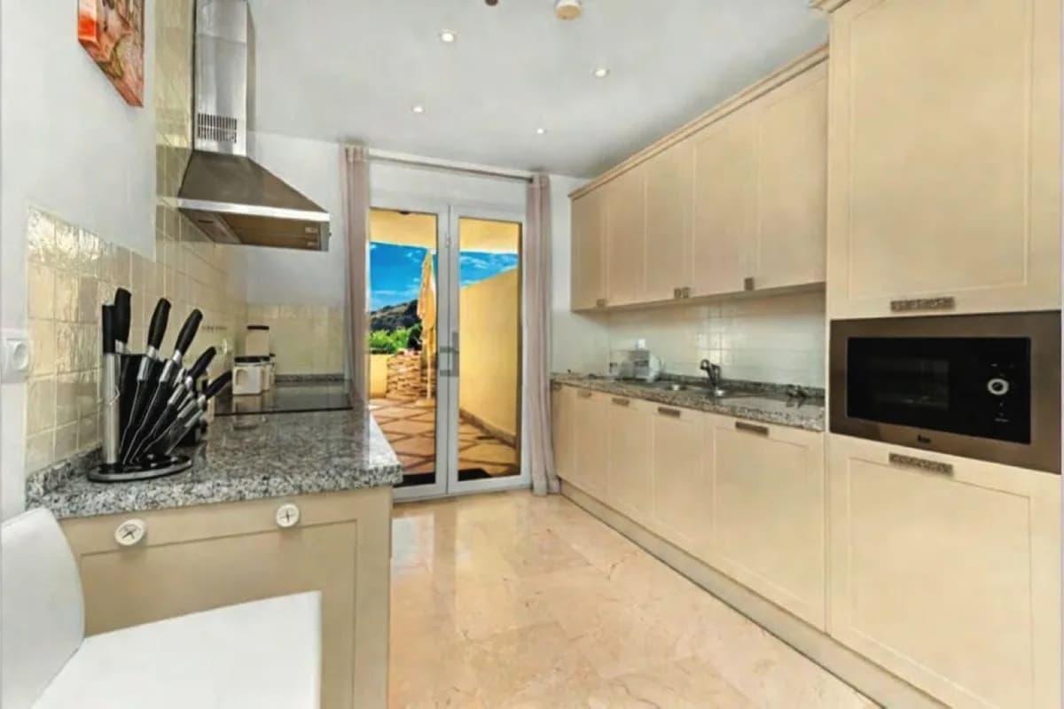 2 Bedroom Middle Floor Apartment for Sale in Casares Playa, Málaga - Image 2