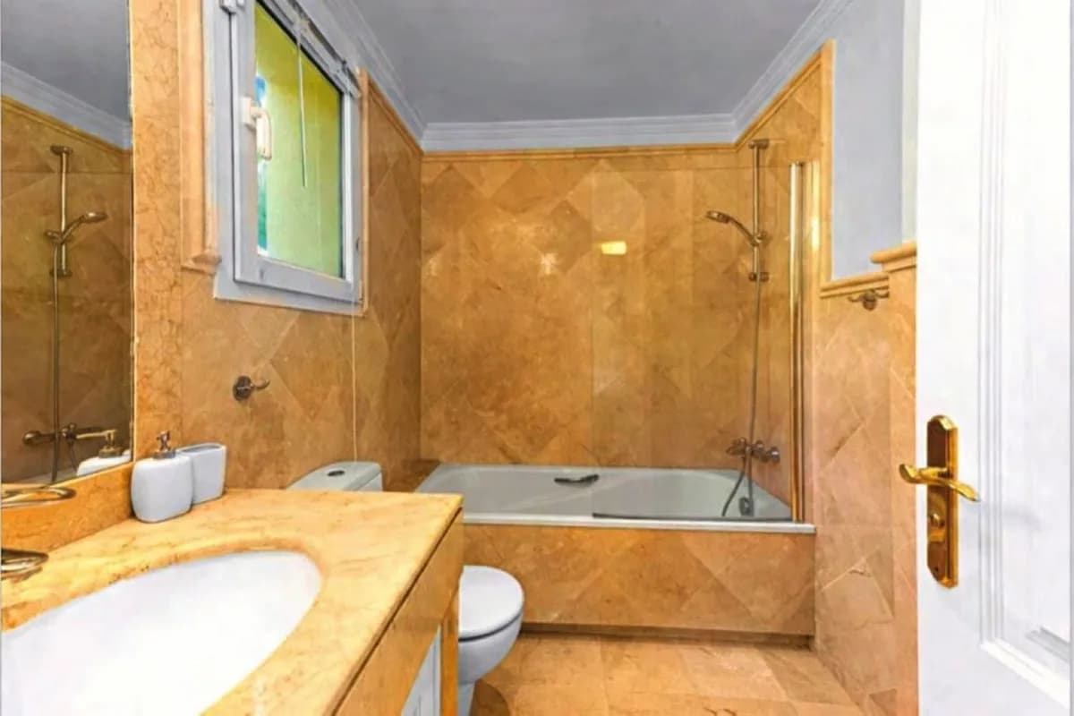 2 Bedroom Middle Floor Apartment for Sale in Casares Playa, Málaga - Image 4
