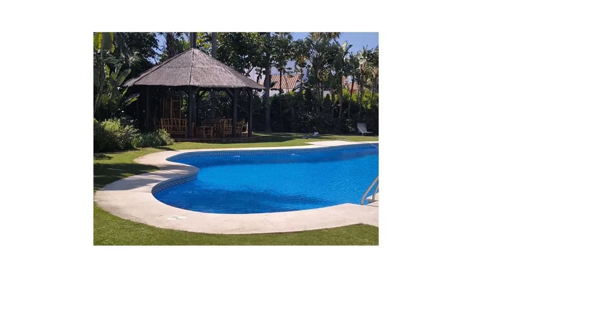4 Bedroom Top Floor Apartment for Sale in Puerto Banús, Málaga