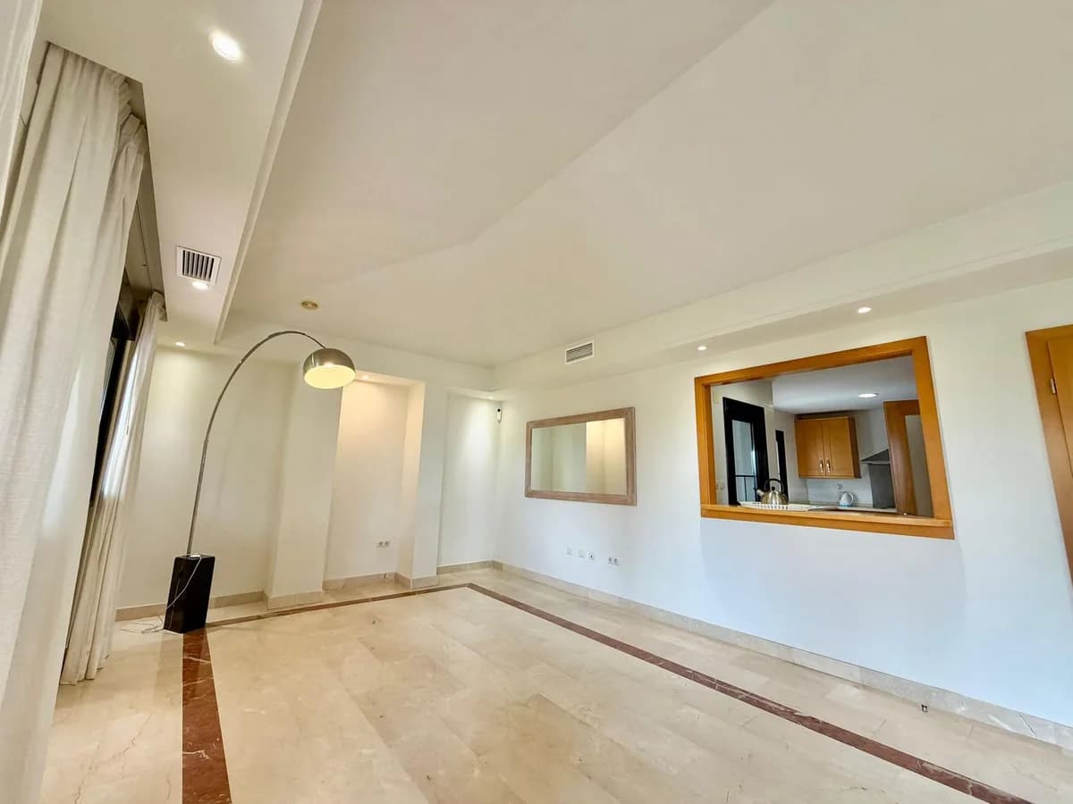 4 Bedroom Top Floor Apartment for Sale in Puerto Banús, Málaga - Image 6