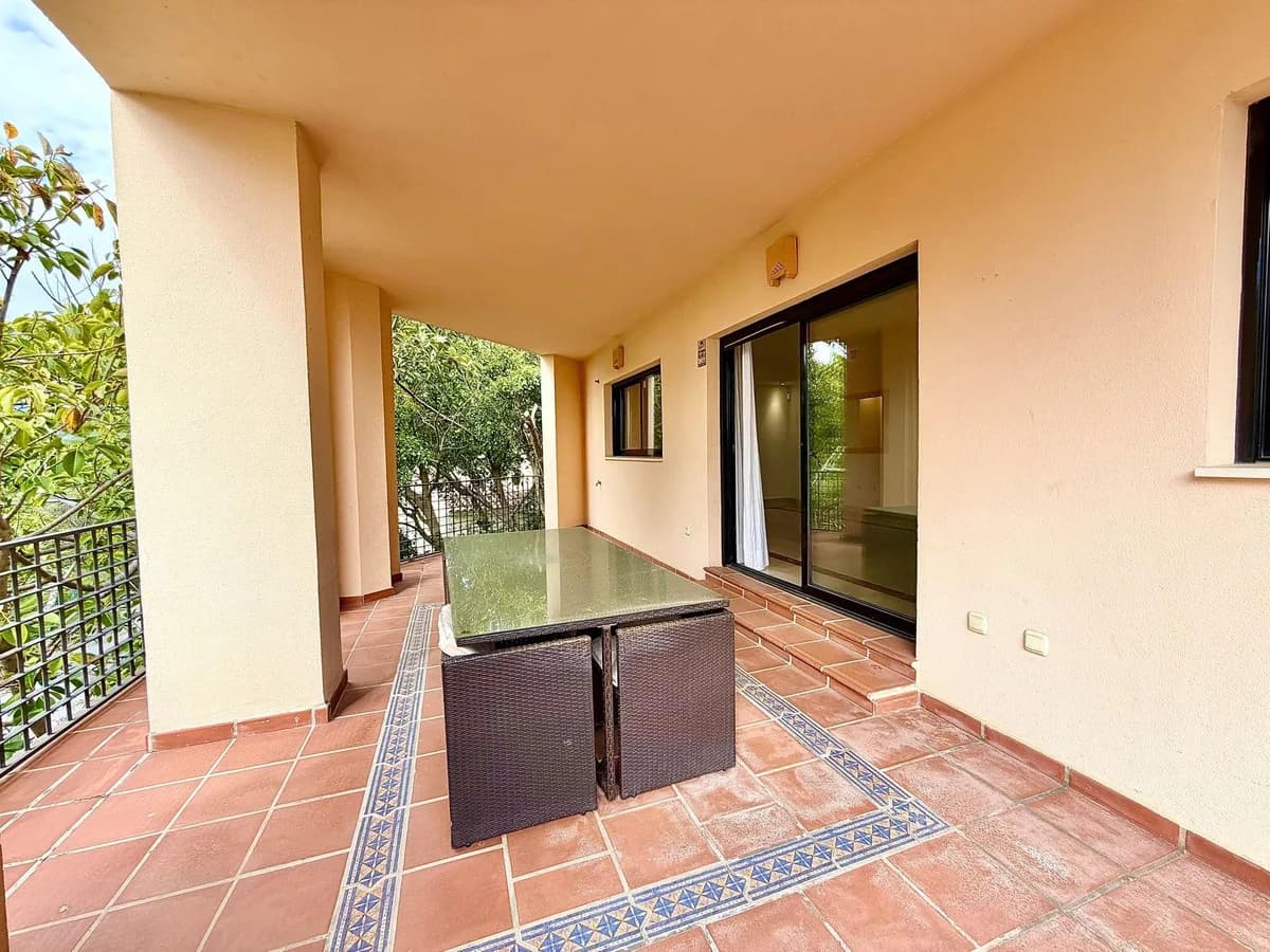 4 Bedroom Top Floor Apartment for Sale in Puerto Banús, Málaga - Image 9