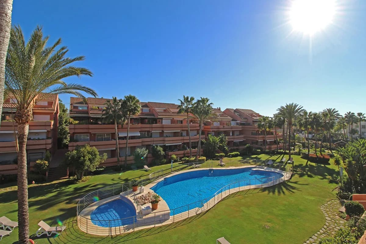 2 Bedroom Ground Floor Apartment for Sale in Puerto Banús, Málaga
