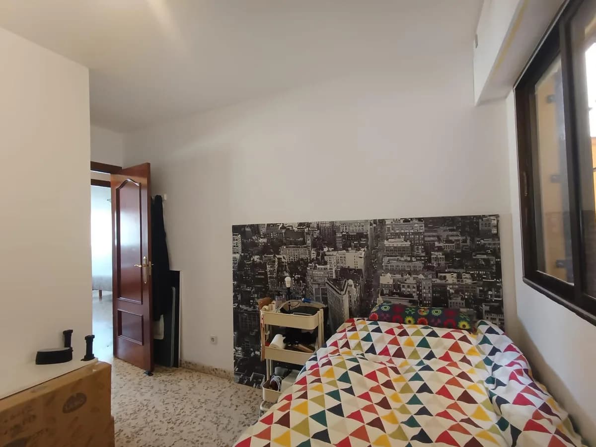 4 Bedroom Middle Floor Apartment for Sale in Fuengirola, Málaga - Image 6