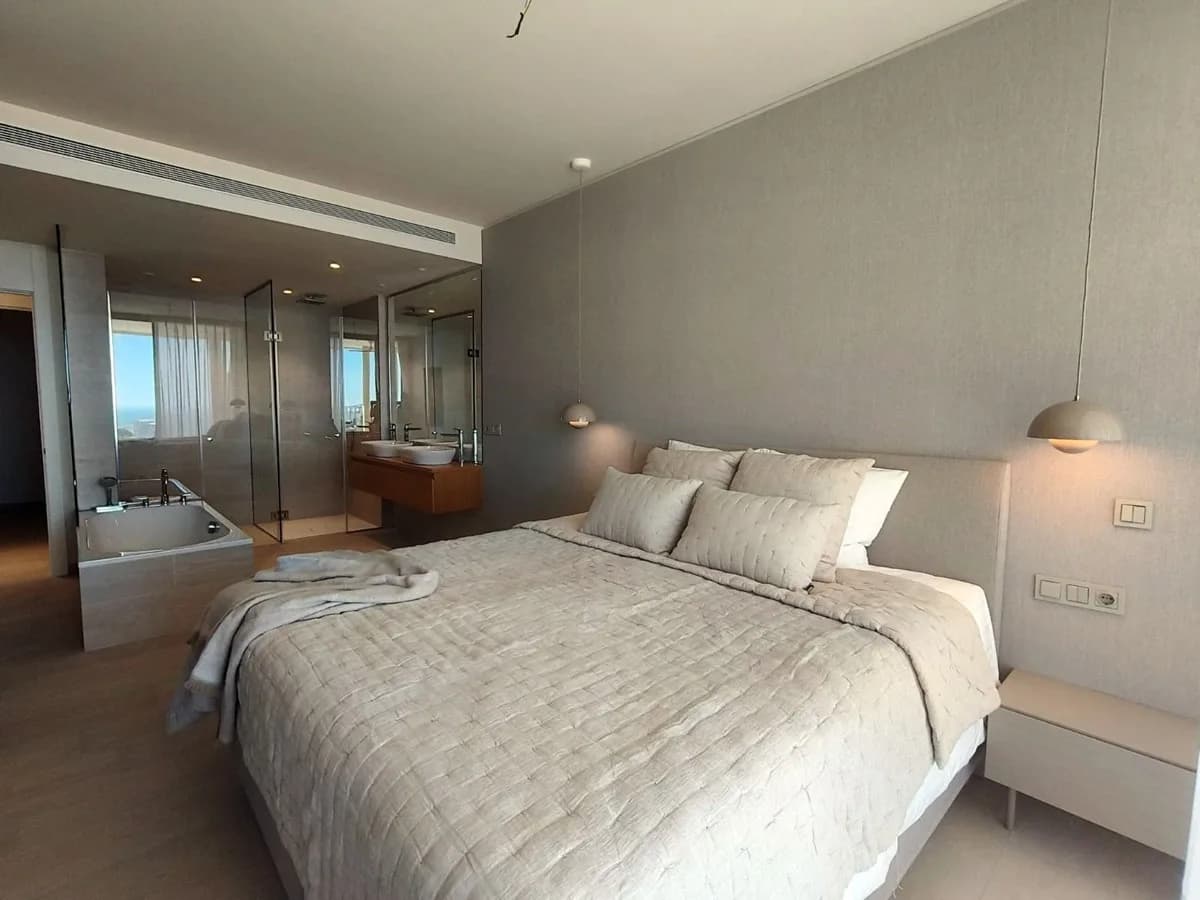 3 Bedroom Middle Floor Apartment for Sale in Fuengirola, Málaga - Image 9