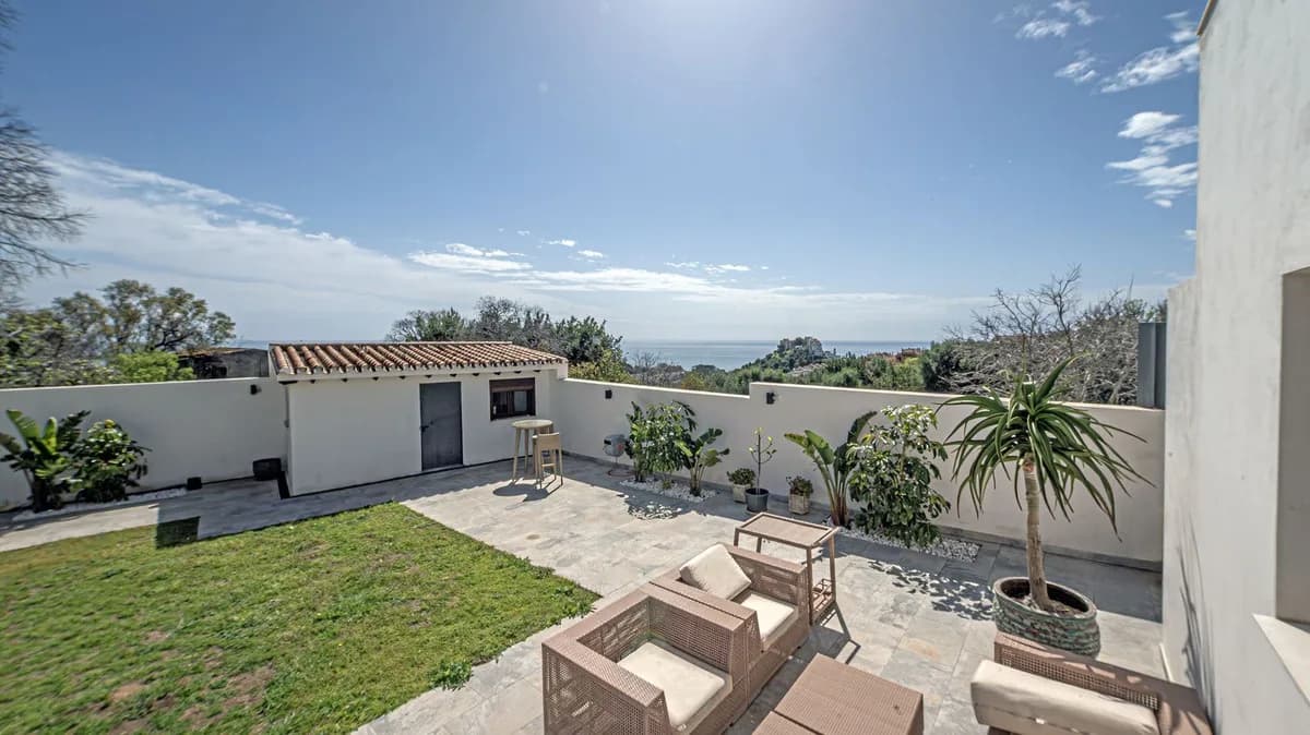4 Bedroom Detached Villa for Sale in Benalmadena Pueblo, Málaga