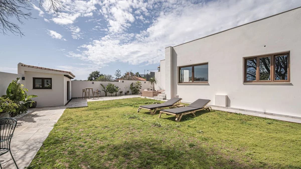 4 Bedroom Detached Villa for Sale in Benalmadena Pueblo, Málaga - Image 2