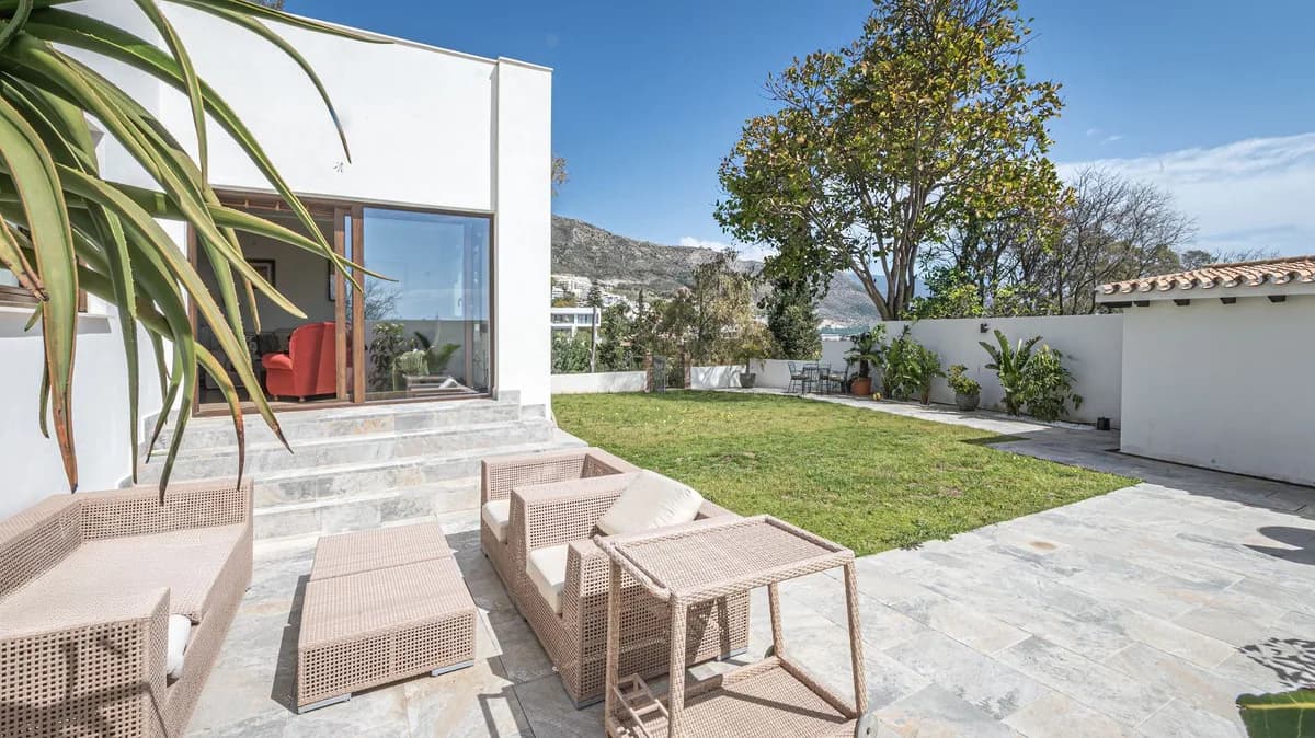 4 Bedroom Detached Villa for Sale in Benalmadena Pueblo, Málaga - Image 3