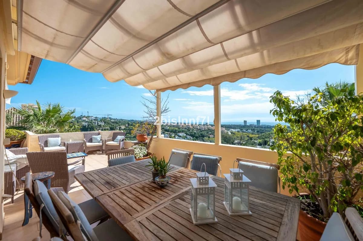 3 Bedroom Penthouse Duplex for Sale in Elviria, Málaga - Image 2