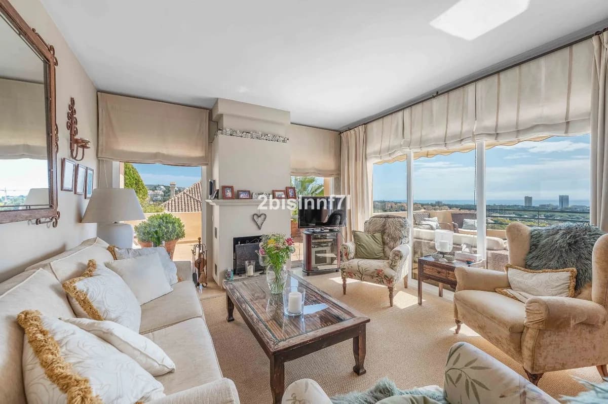 3 Bedroom Penthouse Duplex for Sale in Elviria, Málaga - Image 4