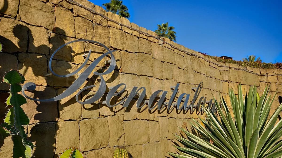 3 Bedroom Ground Floor Apartment for Sale in Estepona, Málaga - Image 2