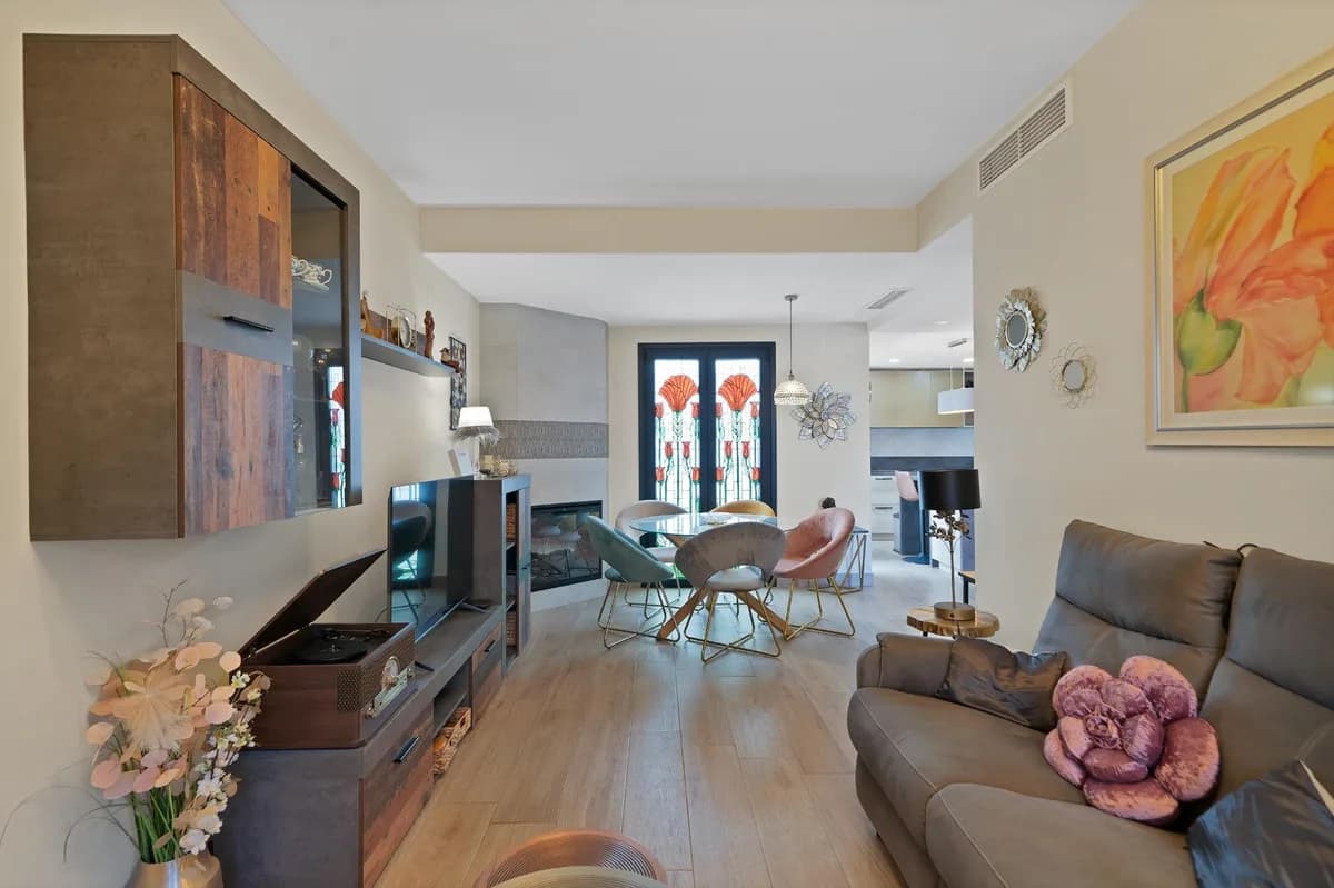 4 Bedroom Townhouse for Sale in Fuengirola, Málaga - Image 4