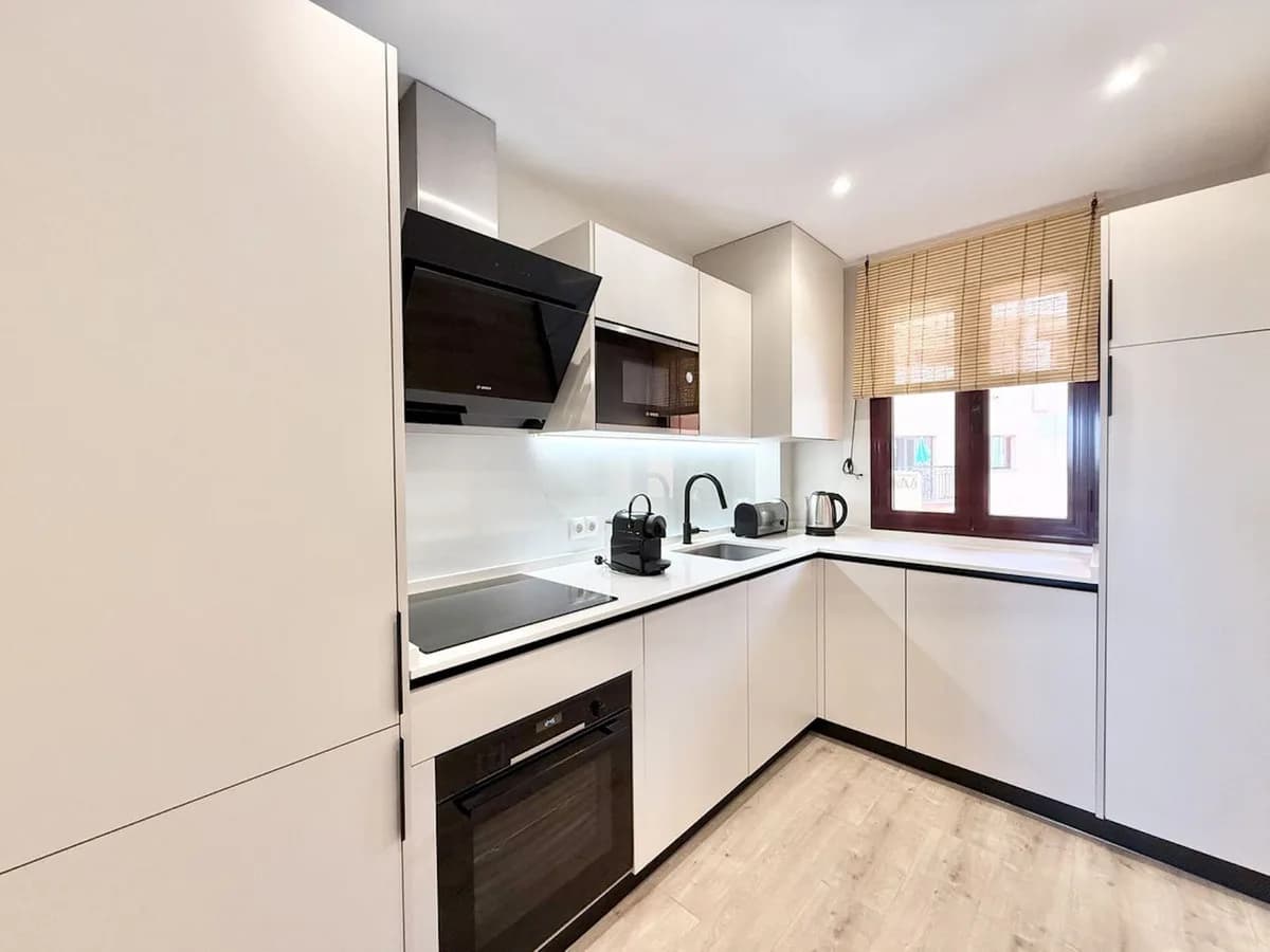 2 Bedroom Middle Floor Apartment for Sale in Benahavís, Málaga - Image 7