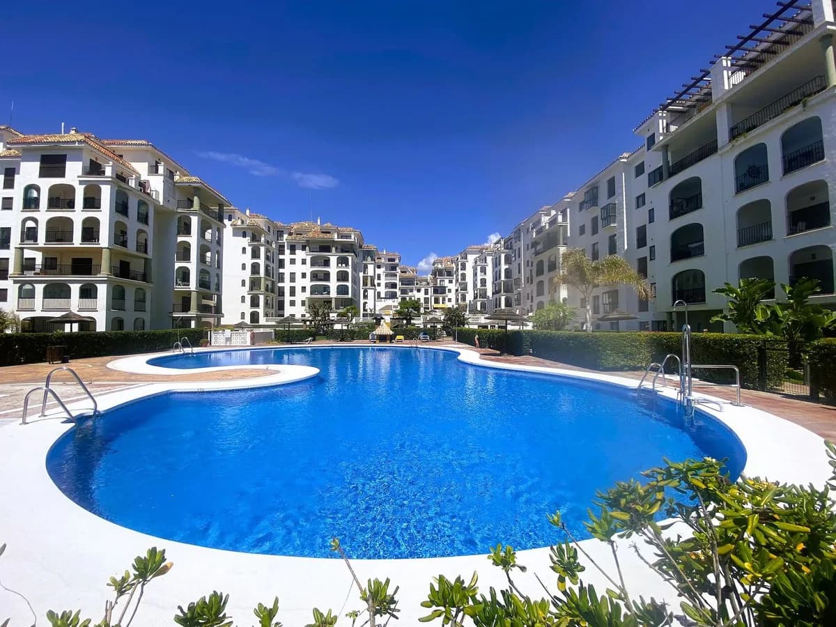 2 Bedroom Ground Floor Apartment for Sale in La Duquesa, Málaga - Image 2