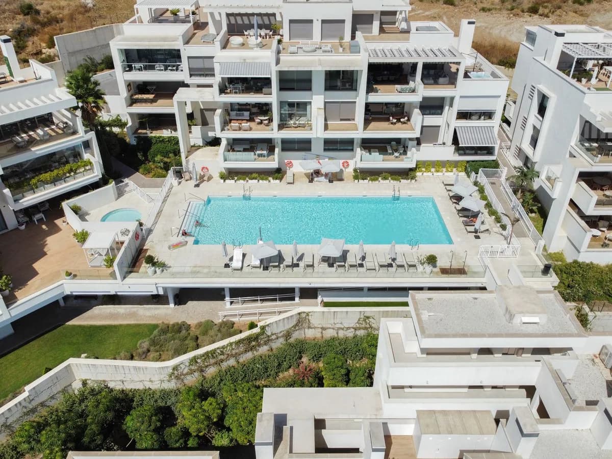 4 Bedroom Top Floor Apartment for Sale in Estepona, Málaga