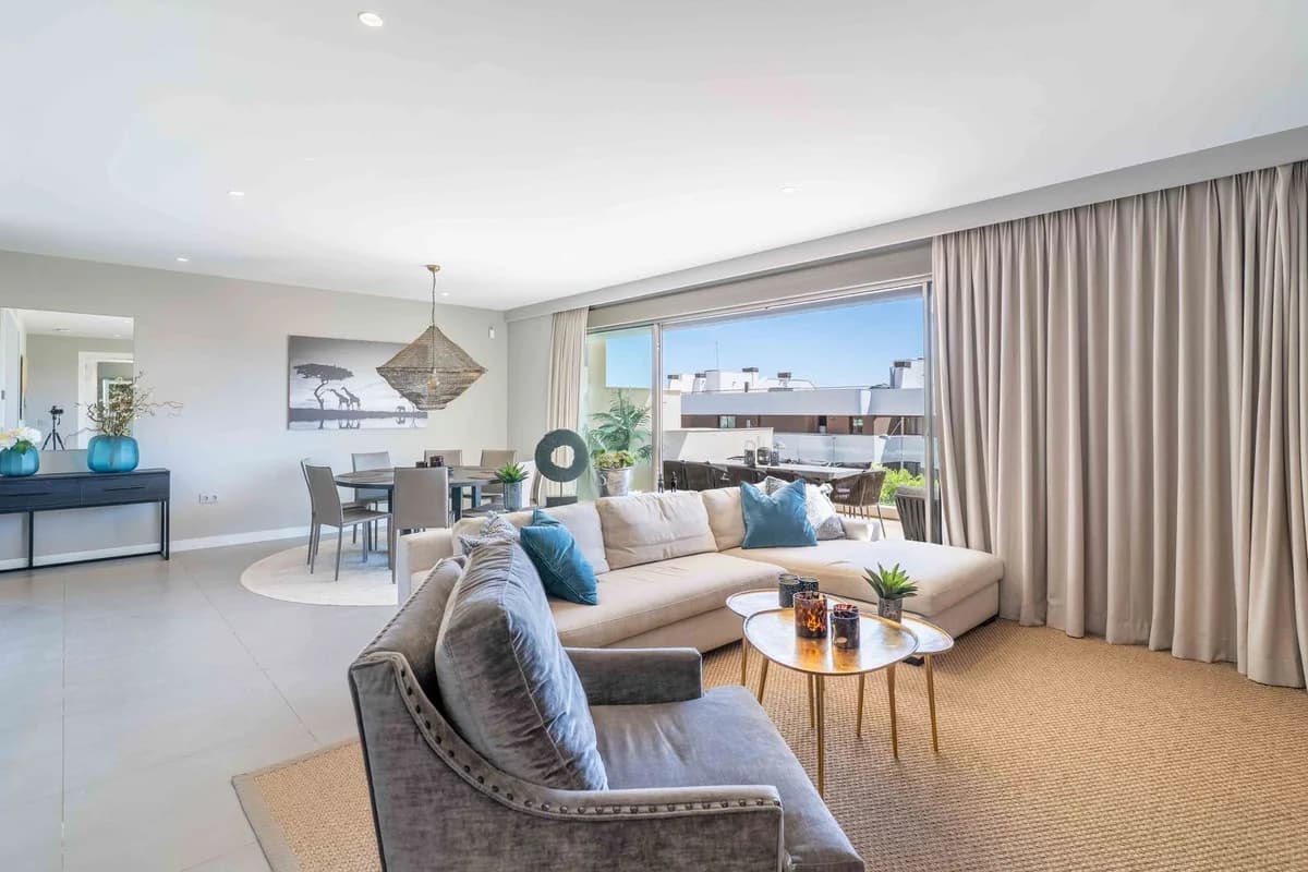 4 Bedroom Top Floor Apartment for Sale in Estepona, Málaga - Image 6