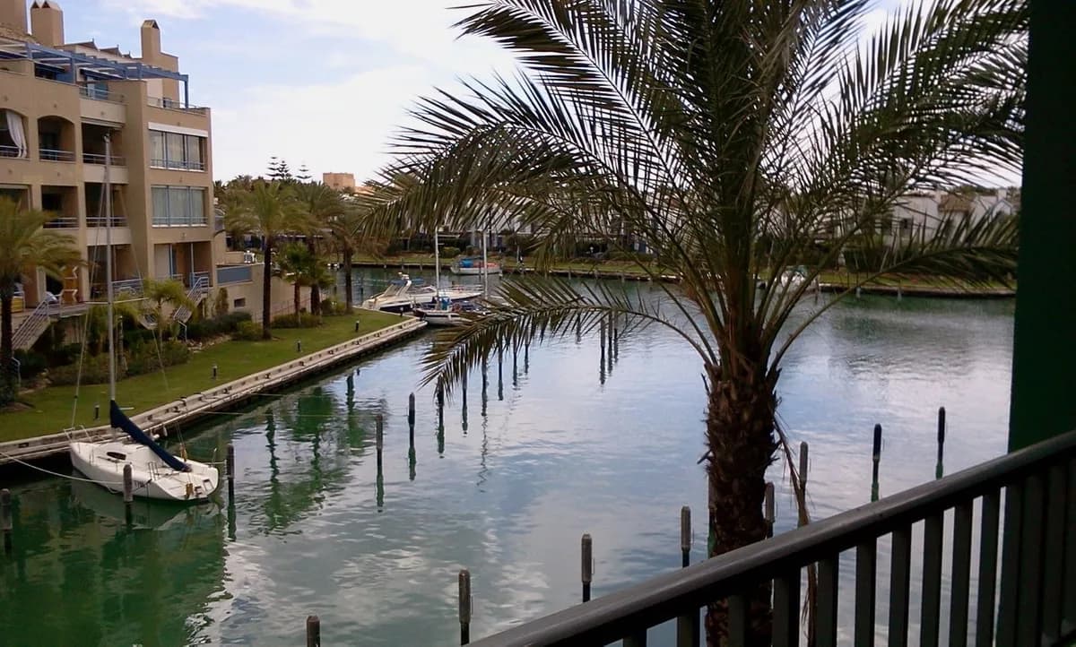 2 Bedroom Middle Floor Apartment for Sale in Sotogrande, Cádiz - Image 2