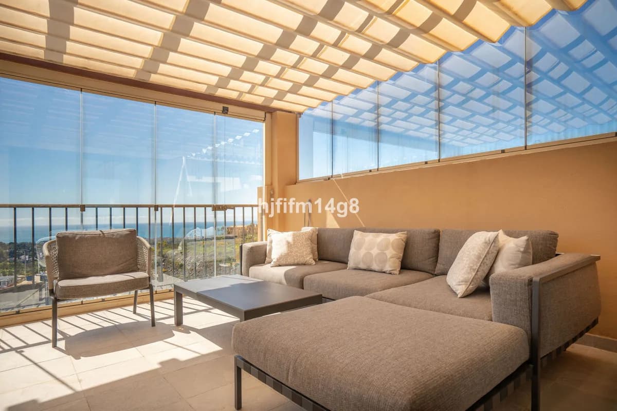 2 Bedroom Penthouse for Sale in Benahavís, Málaga - Image 3
