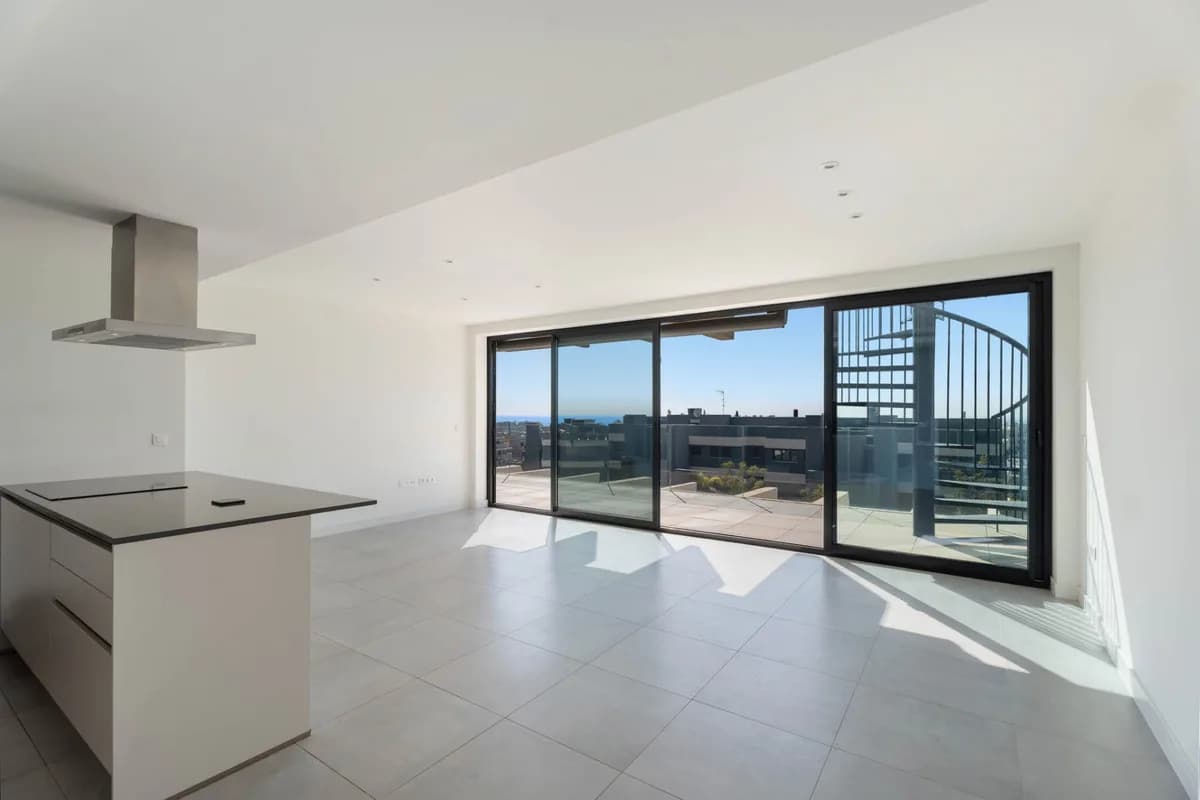 3 Bedroom Penthouse for Sale in Estepona, Málaga - Image 3