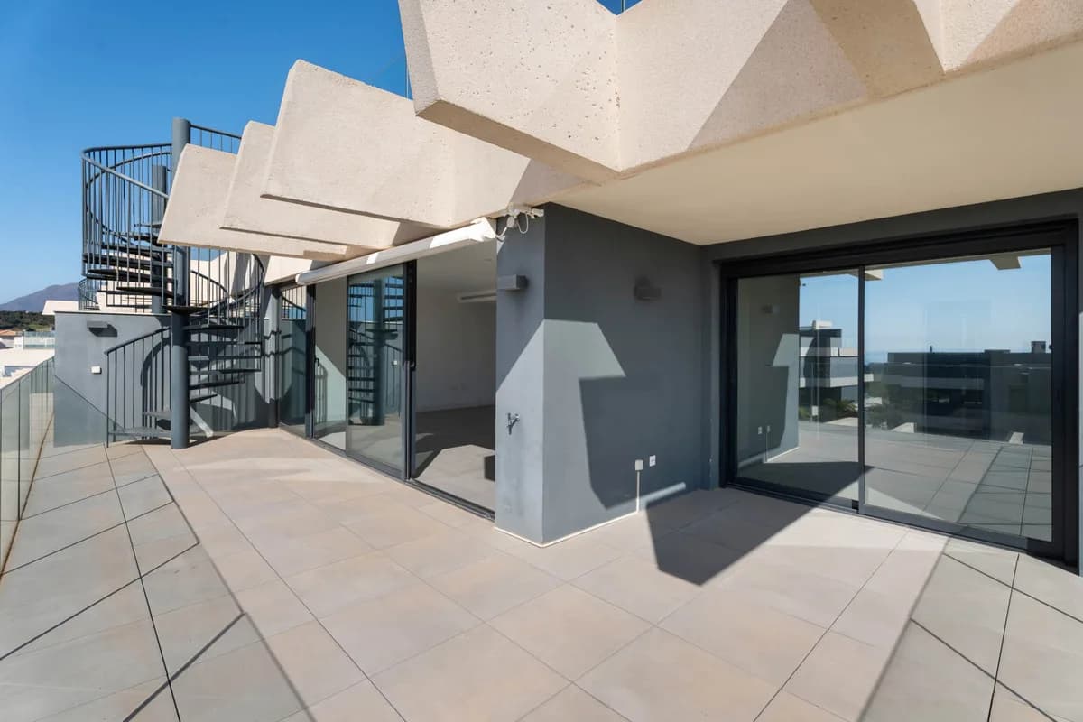 3 Bedroom Penthouse for Sale in Estepona, Málaga - Image 5
