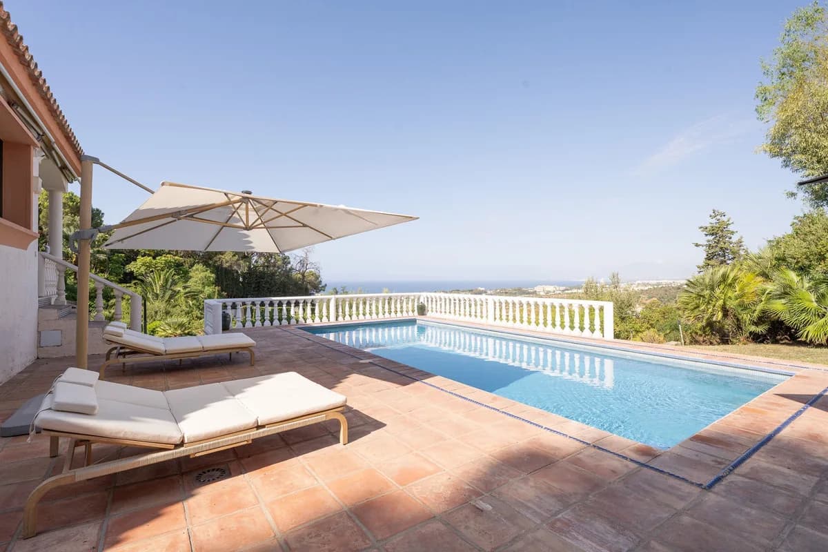 5 Bedroom Detached Villa for Sale in El Rosario, Málaga