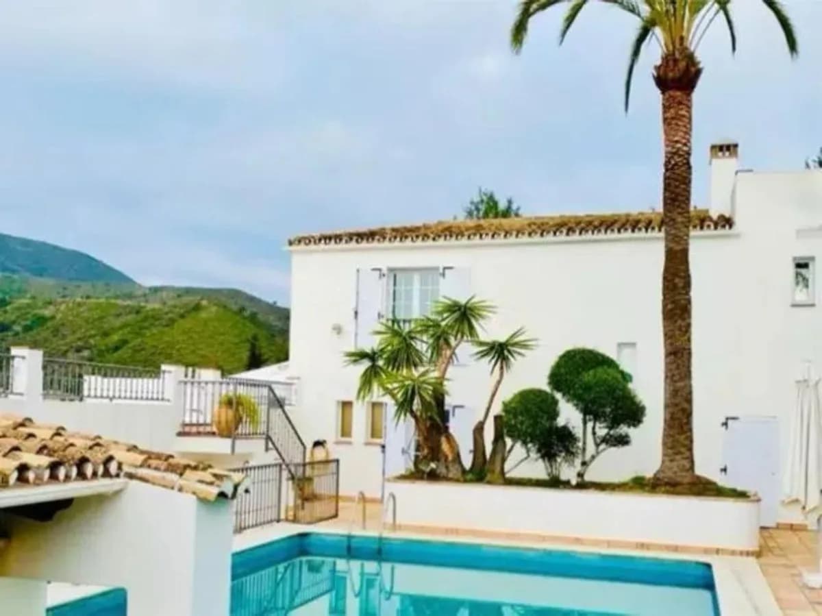 8 Bedroom Detached Villa for Sale in Benahavís, Málaga