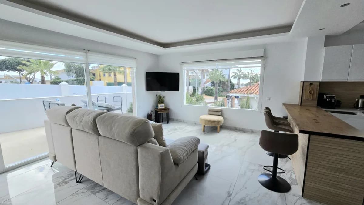 8 Bedroom Detached Villa for Sale in Riviera del Sol, Málaga - Image 3