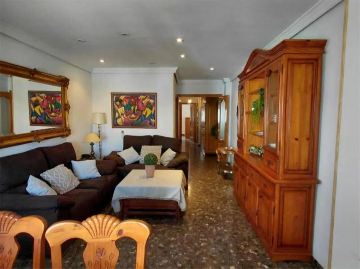 3 Bedroom Middle Floor Apartment for Sale in Estepona, Málaga