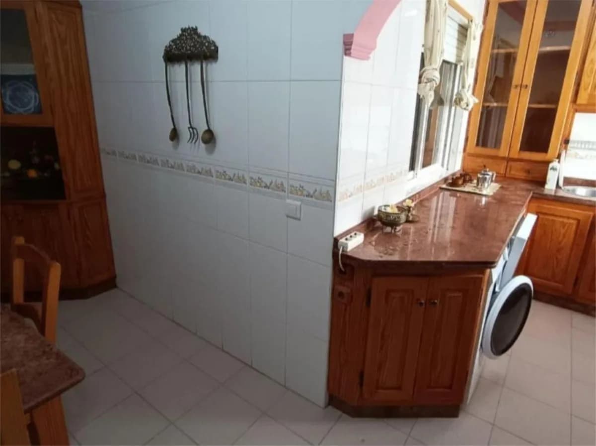 3 Bedroom Middle Floor Apartment for Sale in Estepona, Málaga - Image 7
