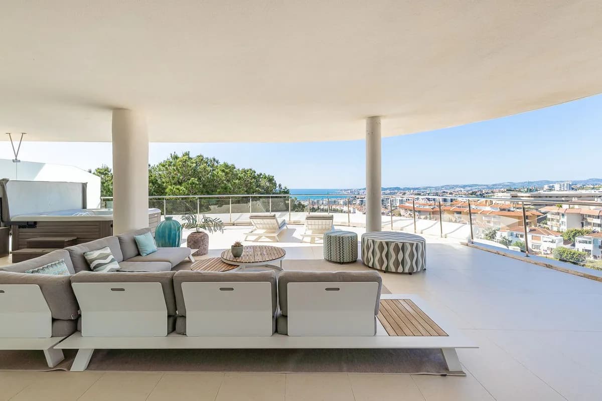 3 Bedroom Middle Floor Apartment for Sale in Benalmadena, Málaga - Image 8