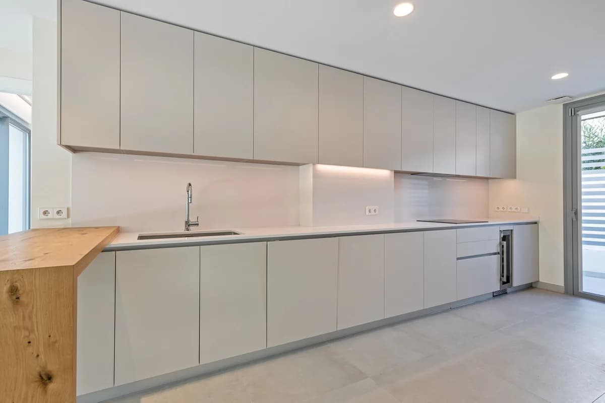 4 Bedroom Semi-Detached House for Sale in San Pedro de Alcántara, Málaga - Image 5