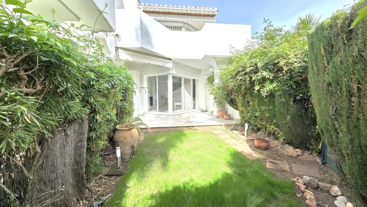 3 Bedroom Semi-Detached House for Sale in Marbella, Málaga - Image 3