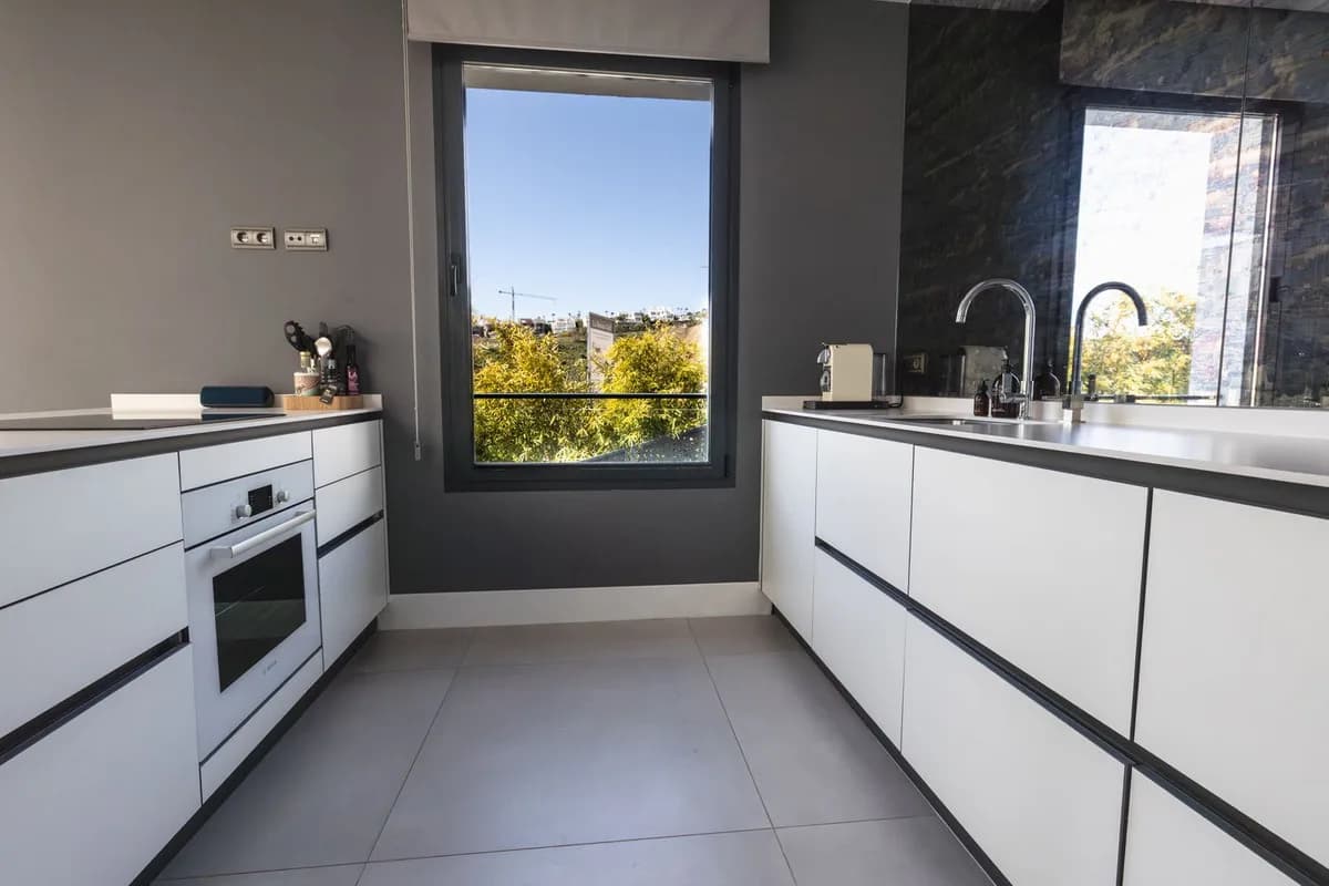 4 Bedroom Detached Villa for Sale in Selwo, Málaga - Image 5