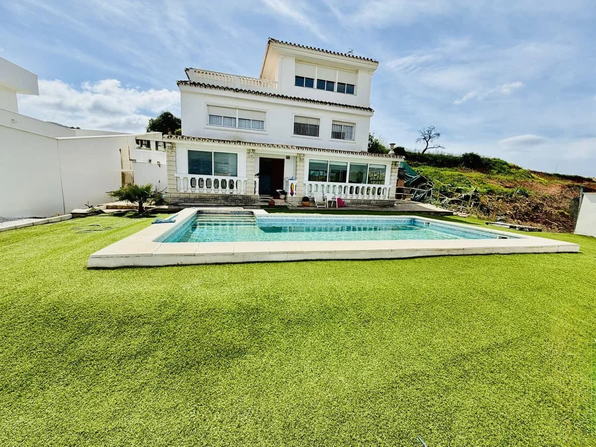 6 Bedroom Detached Villa for Sale in Alhaurín de la Torre, Málaga