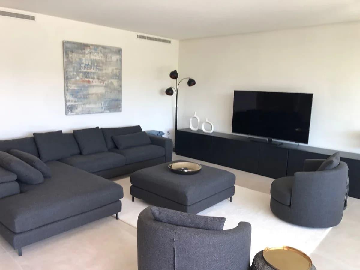 2 Bedroom Middle Floor Apartment for Sale in Sotogrande, Cádiz - Image 4