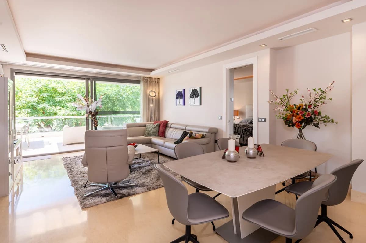 3 Bedroom Ground Floor Apartment for Sale in Benahavís, Málaga - Image 6