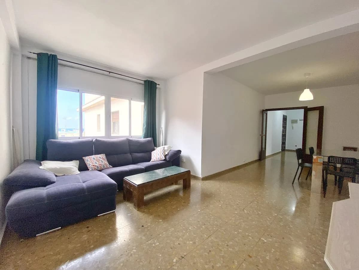 3 Bedroom Top Floor Apartment for Sale in Marbella, Málaga - Image 2