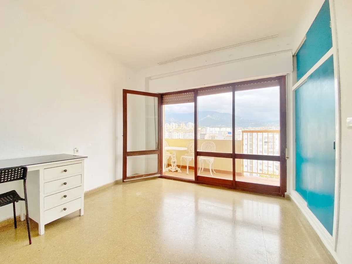 3 Bedroom Top Floor Apartment for Sale in Marbella, Málaga - Image 6