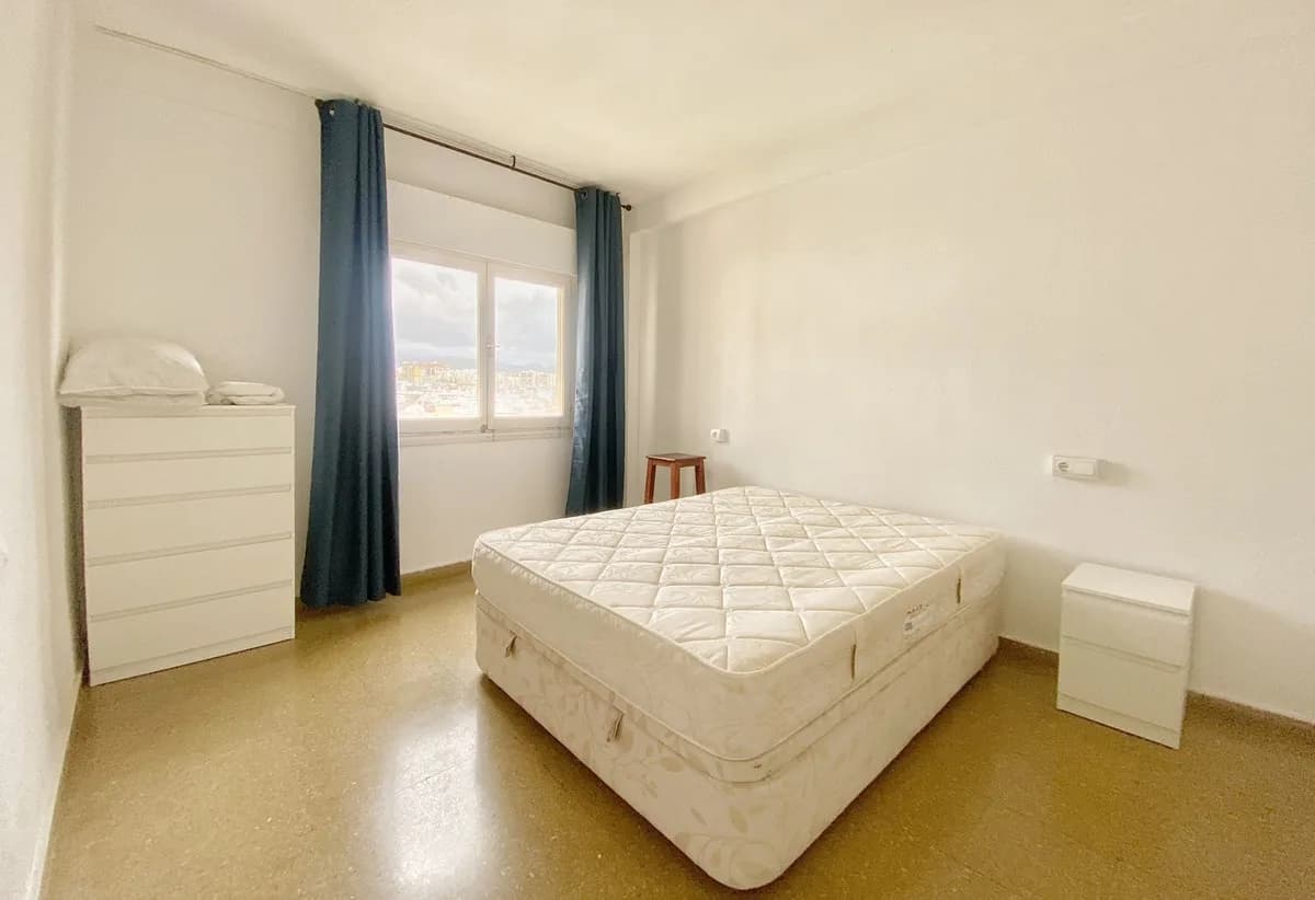 3 Bedroom Top Floor Apartment for Sale in Marbella, Málaga - Image 9