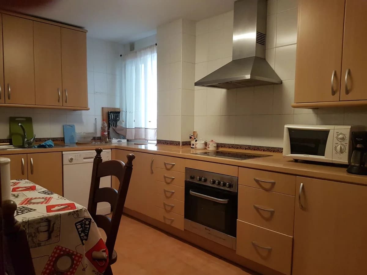 2 Bedroom Middle Floor Apartment for Sale in Fuengirola, Málaga - Image 5