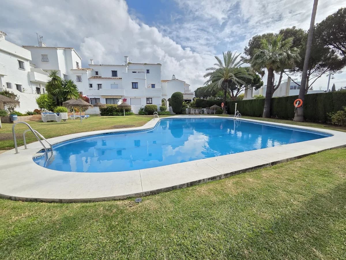 2 Bedroom Townhouse for Sale in Nueva Andalucía, Málaga - Image 2